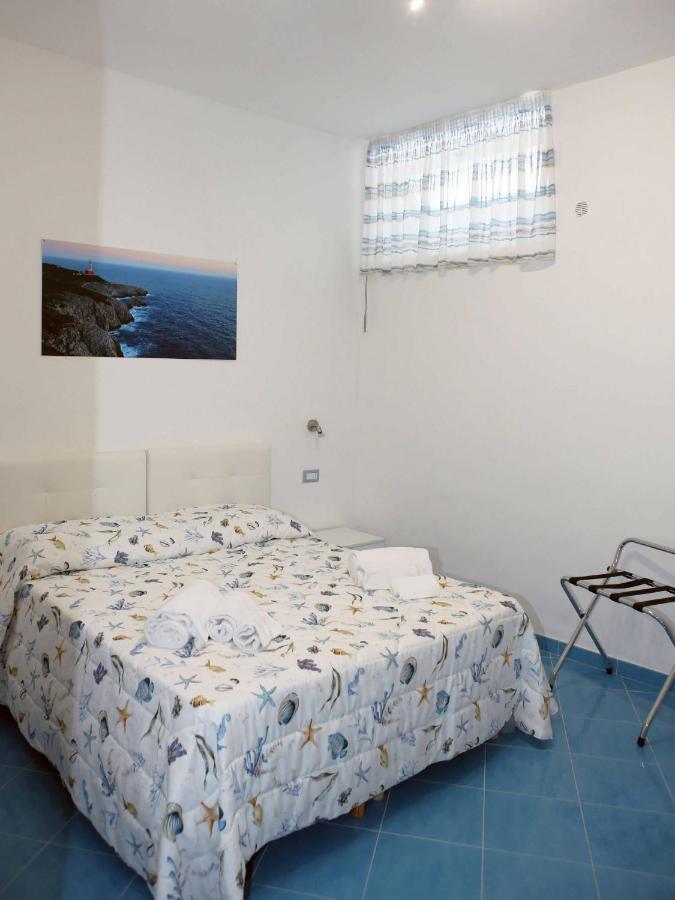 Quarto com Cama de Casal ou 2 de Solteiro e Banheiro