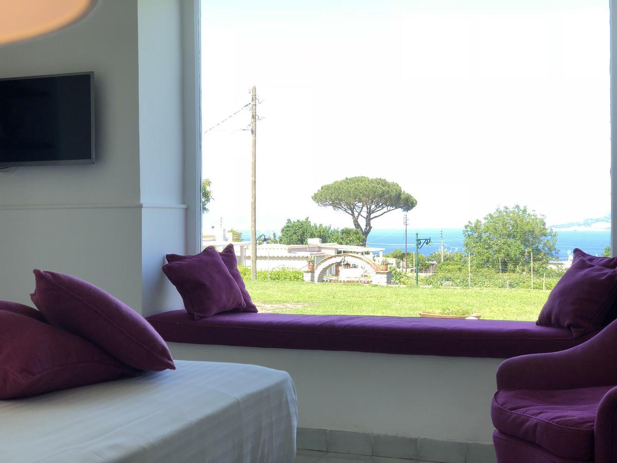 Queen Suite with Sea View and Private Garden