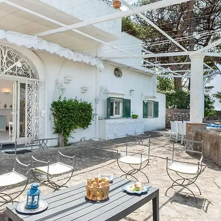 Room In Villa - Beautiful Villa In Capri With 5 Bedrooms-3